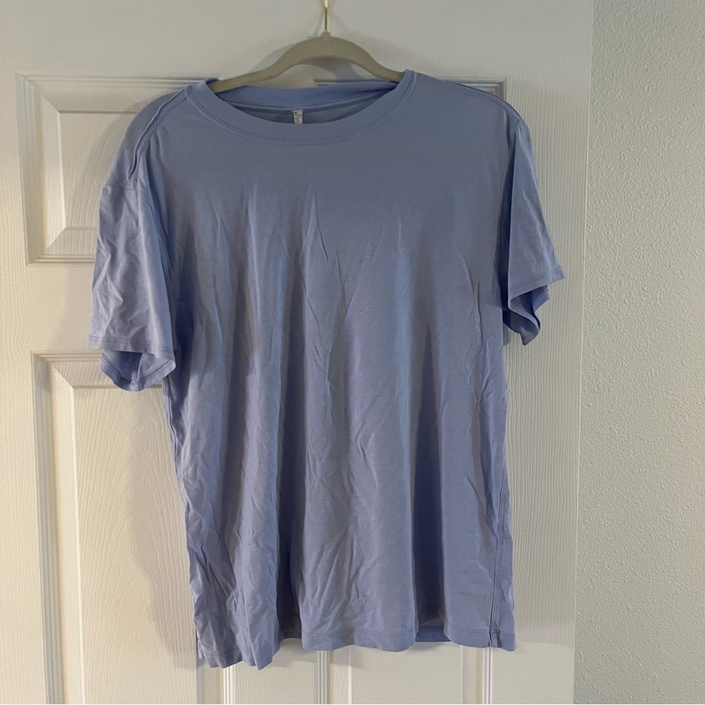 Lululemon workout shirt